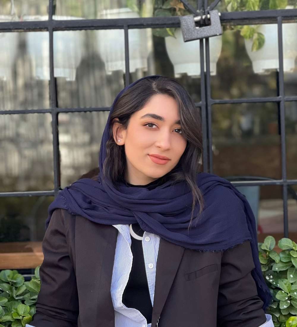 آیناز قوچی